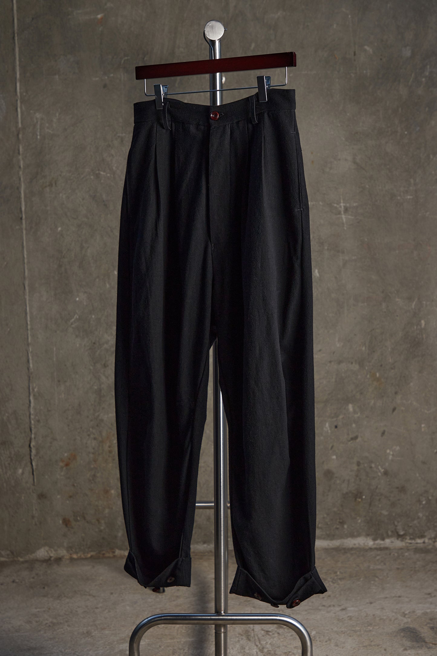 Double-Pleated Curved Pants