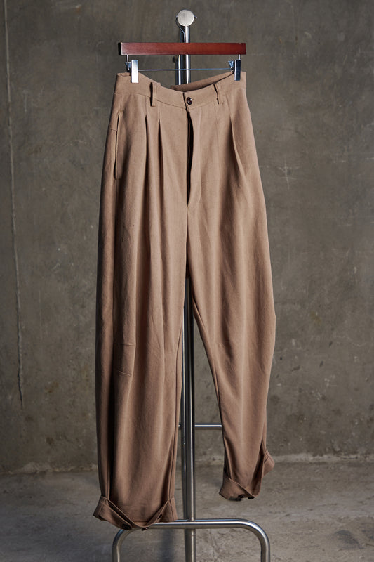 Double-Pleated Curved Pants